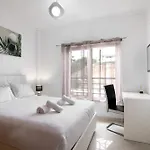 Апартаменты Flat With Pool Marina And Sea View Албуфейра