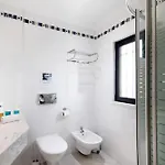 아파트 Flat With Pool Marina And Sea View