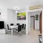 아파트 Flat With Pool Marina And Sea View *