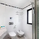 Flat With Pool Marina And Sea View 아파트 *
