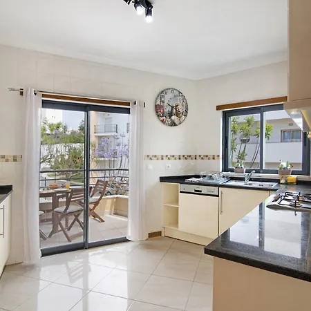 Flat With Pool Marina And Sea View Daire *