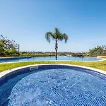 Flat With Pool Marina And Sea View 公寓