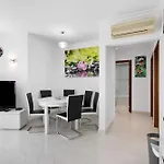 Flat With Pool Marina And Sea View דירה